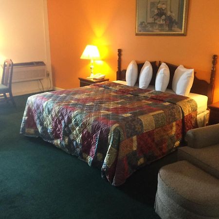 Budget Inn Ламбертон Экстерьер фото
